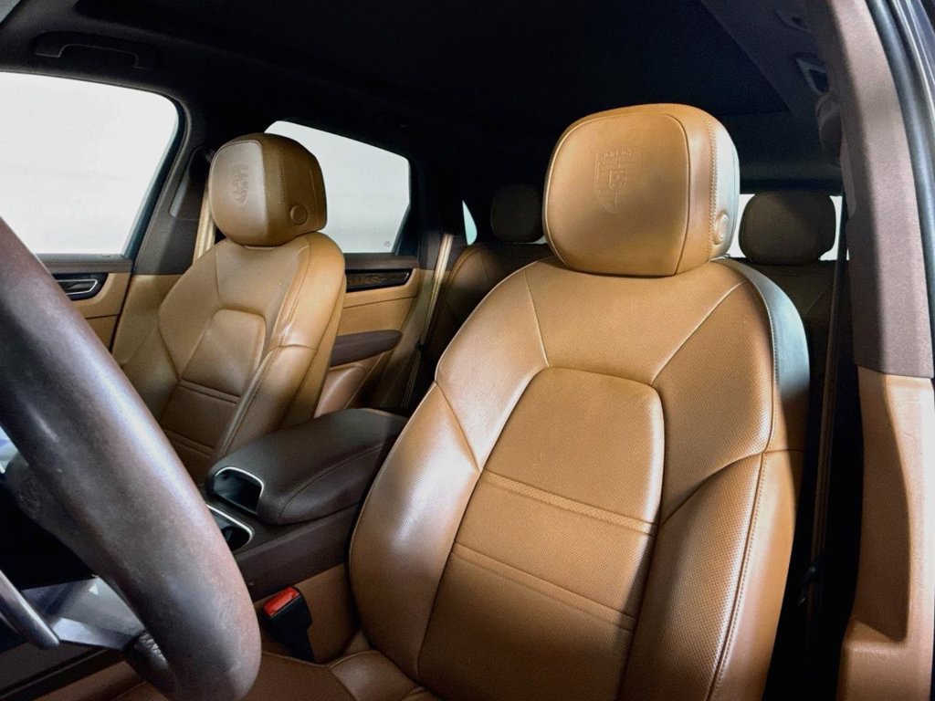 Certified 2023 Porsche Cayenne Platinum Edition AWD/4WD image 5