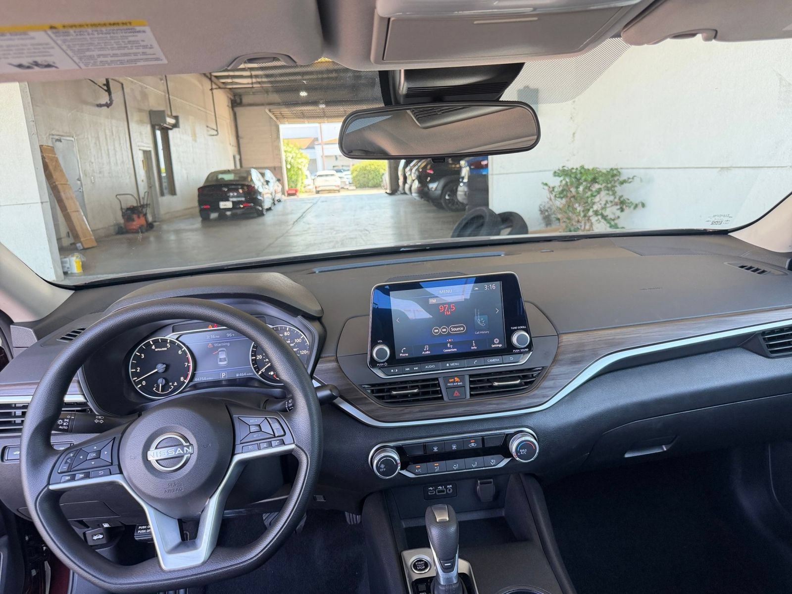 Used 2025 Nissan Altima 2.5 SV FWD image 34