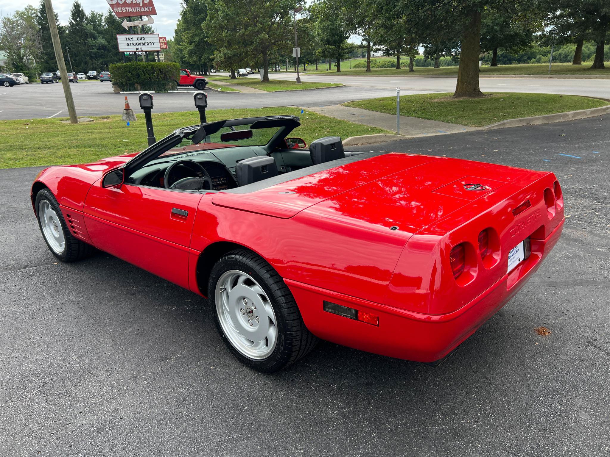 Used 1992 Chevrolet Corvette Convertible RWD image 7