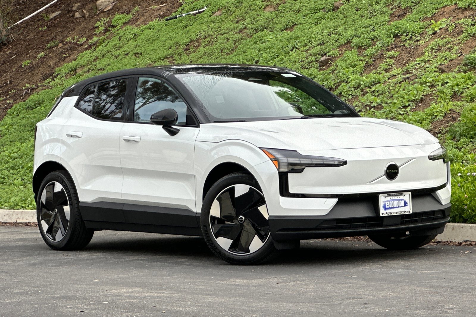 New 2026 Volvo EX30 Plus w/ Climate Package image 2
