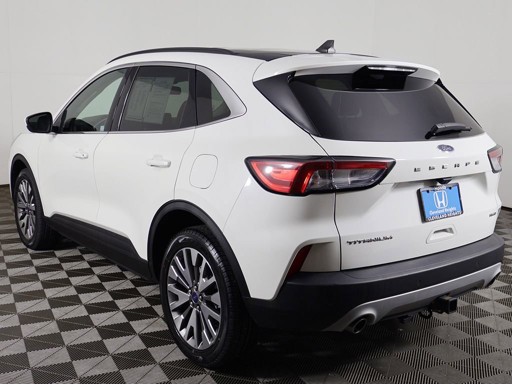 Used 2022 Ford Escape Titanium w/ Class II Trailer Tow Package AWD/4WD image 9