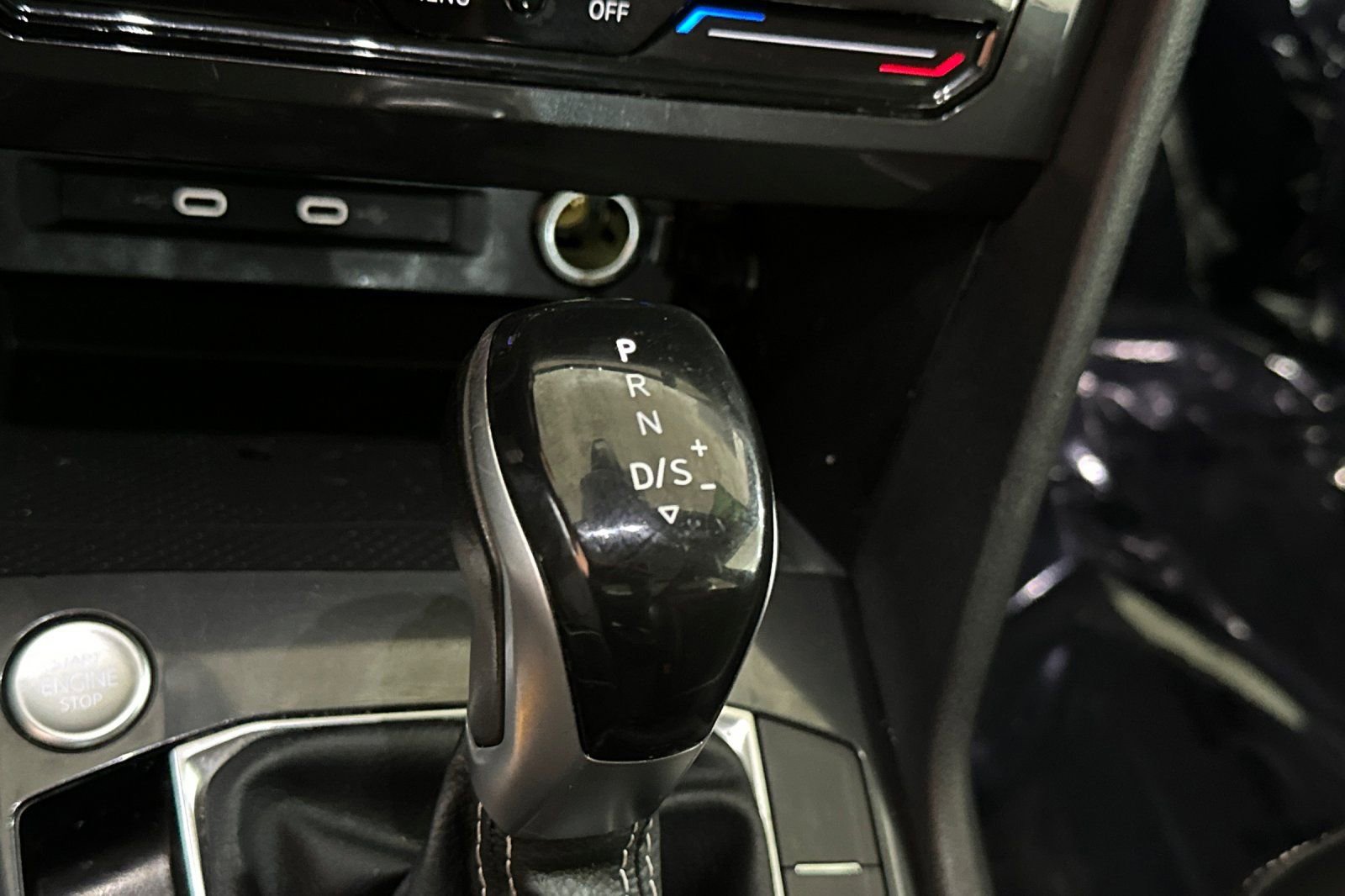 Used 2022 Volkswagen Tiguan SEL R-Line AWD/4WD image 28