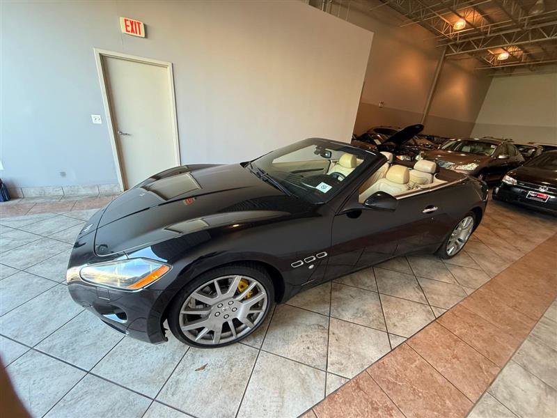 Used 2010 Maserati GranTurismo Convertible RWD image 2