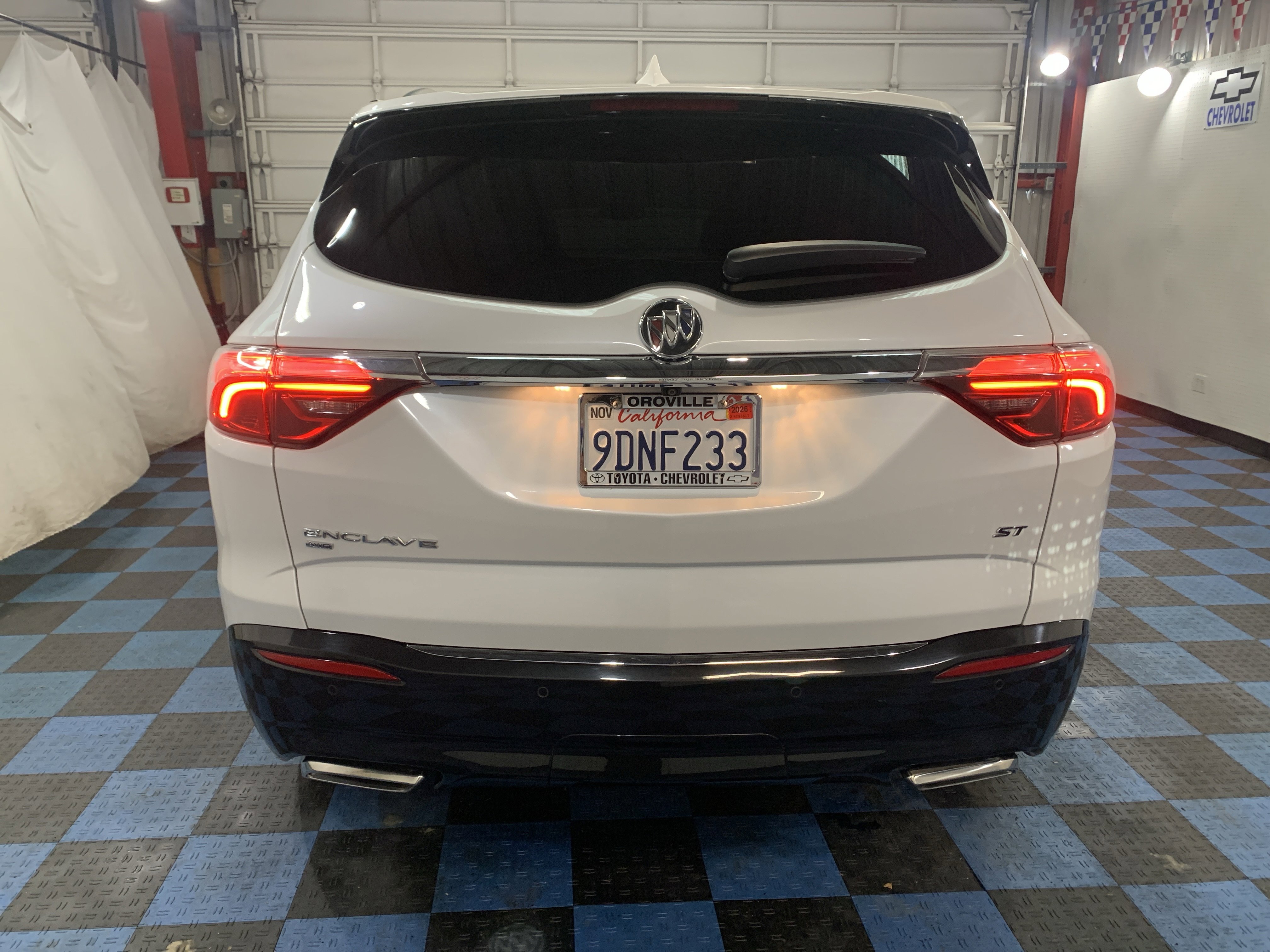 Used 2022 Buick Enclave Essence w/ Sport Touring Edition image 4