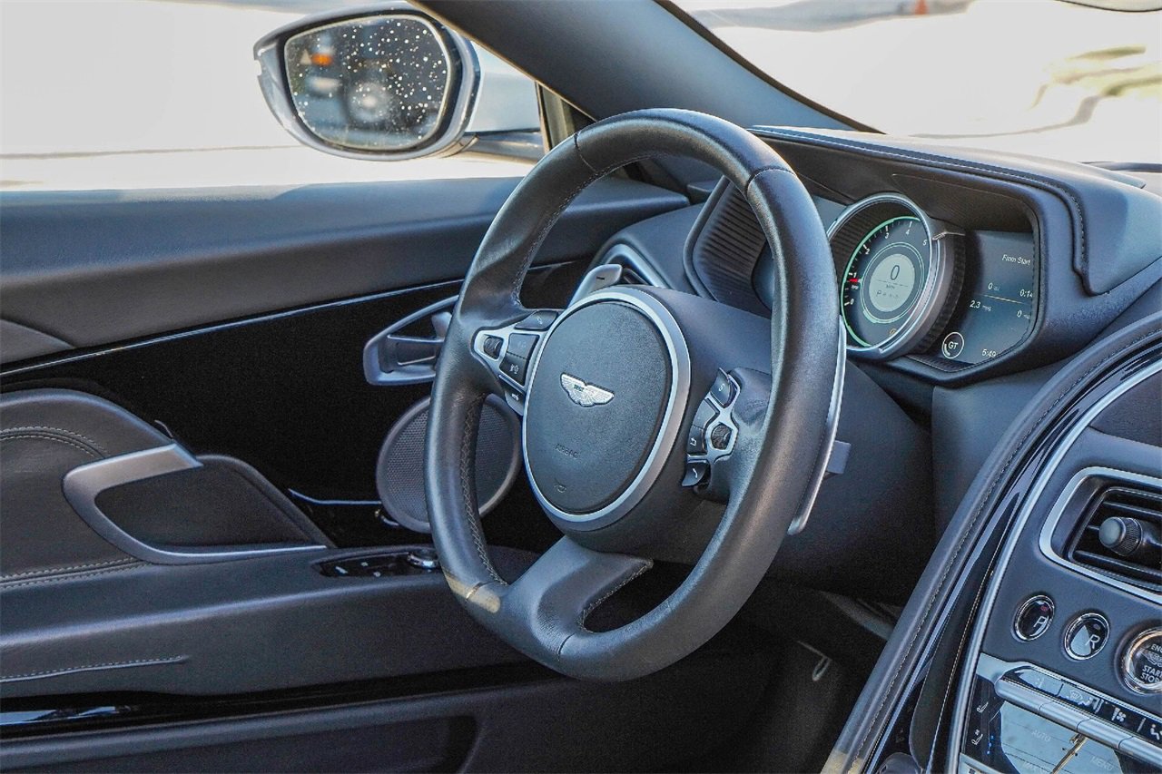 Used 2020 Aston Martin DB11 Volante image 39