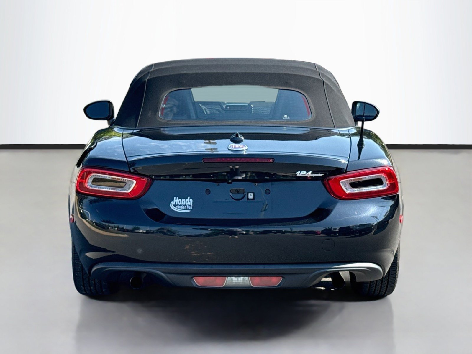 Used 2018 FIAT 124 Spider Classica w/ Technology & Siriusxm Group RWD image 6
