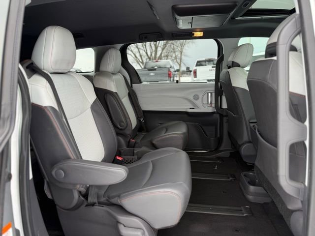 Used 2021 Toyota Sienna XSE image 20