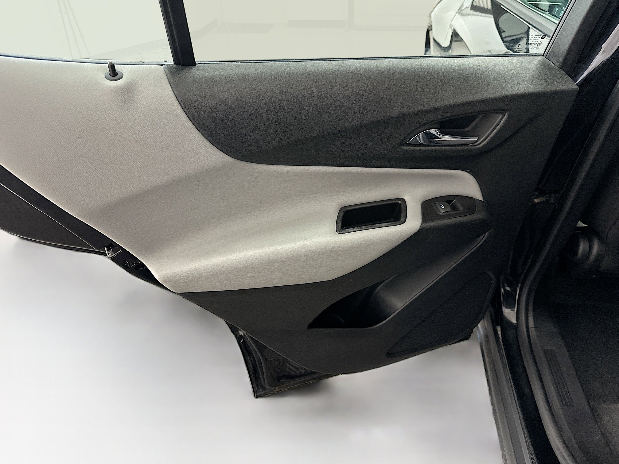 Used 2018 Chevrolet Equinox LS image 26