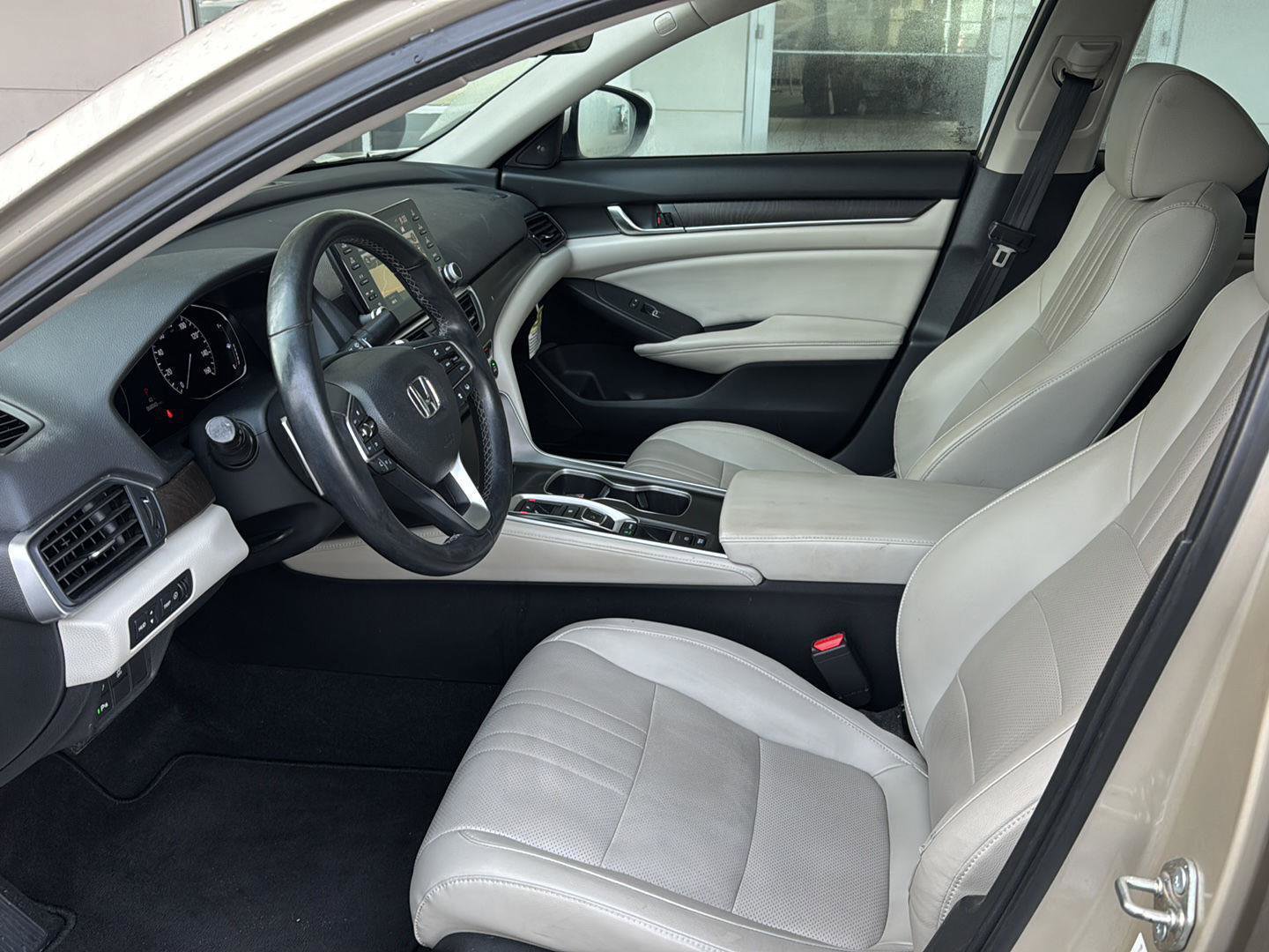 Used 2018 Honda Accord Touring image 8