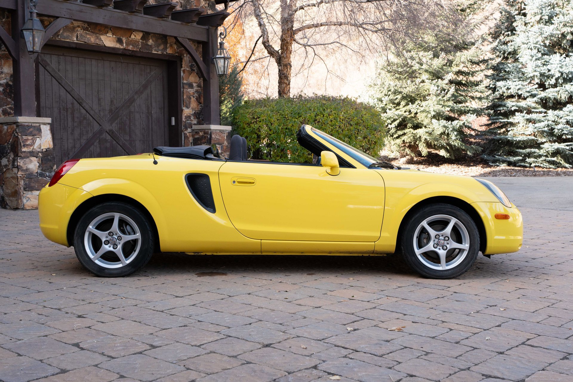 Used 2001 Toyota MR2 image 13