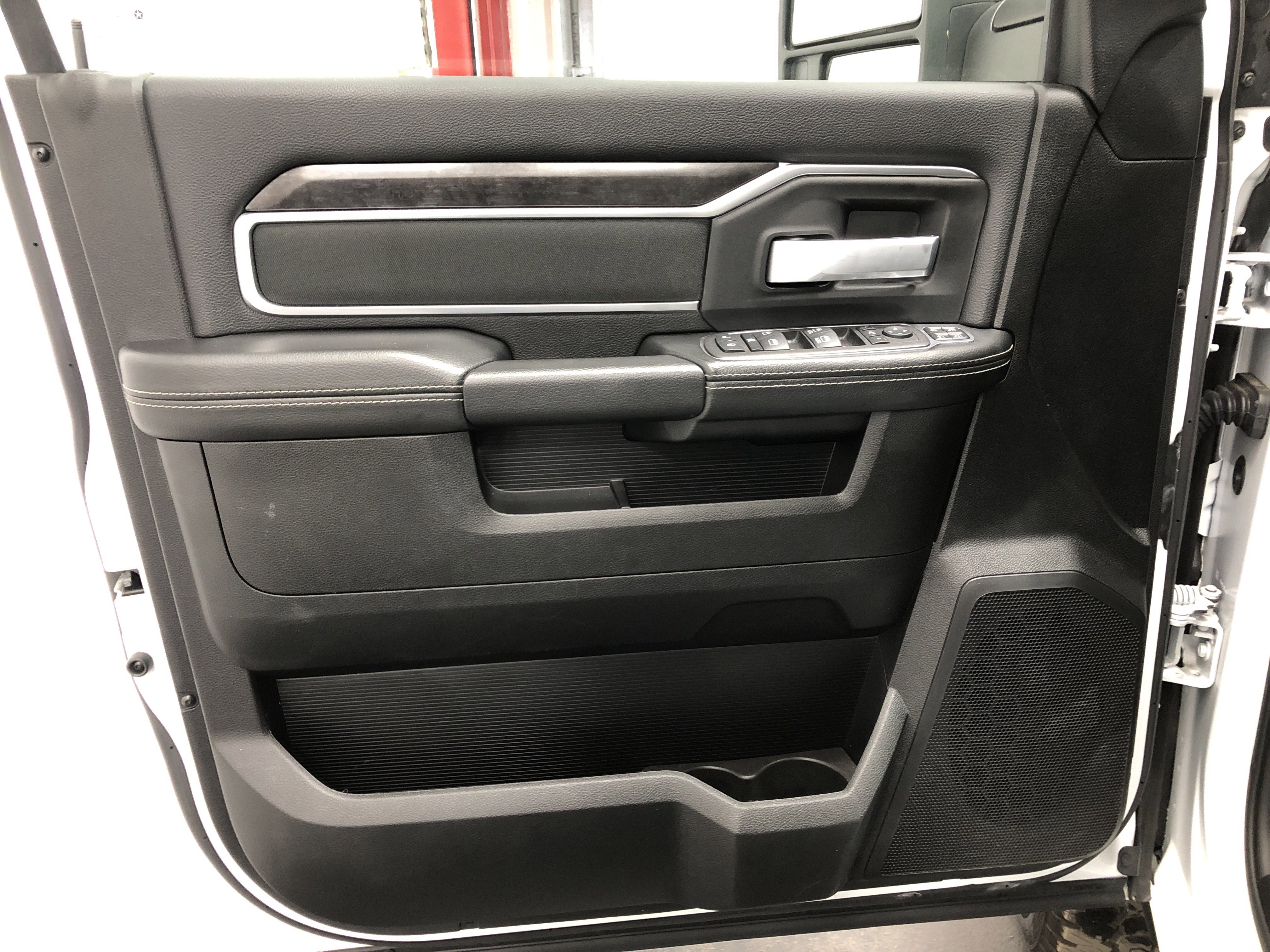 Certified 2024 RAM 2500 Big Horn w/ Night Edition AWD/4WD image 16
