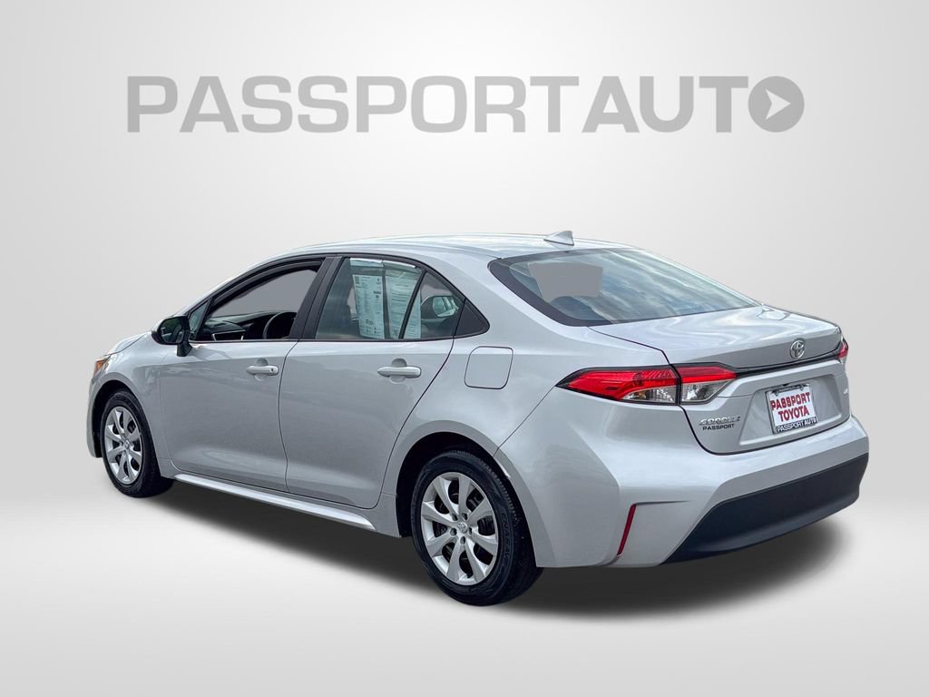 Used 2024 Toyota Corolla LE FWD image 4