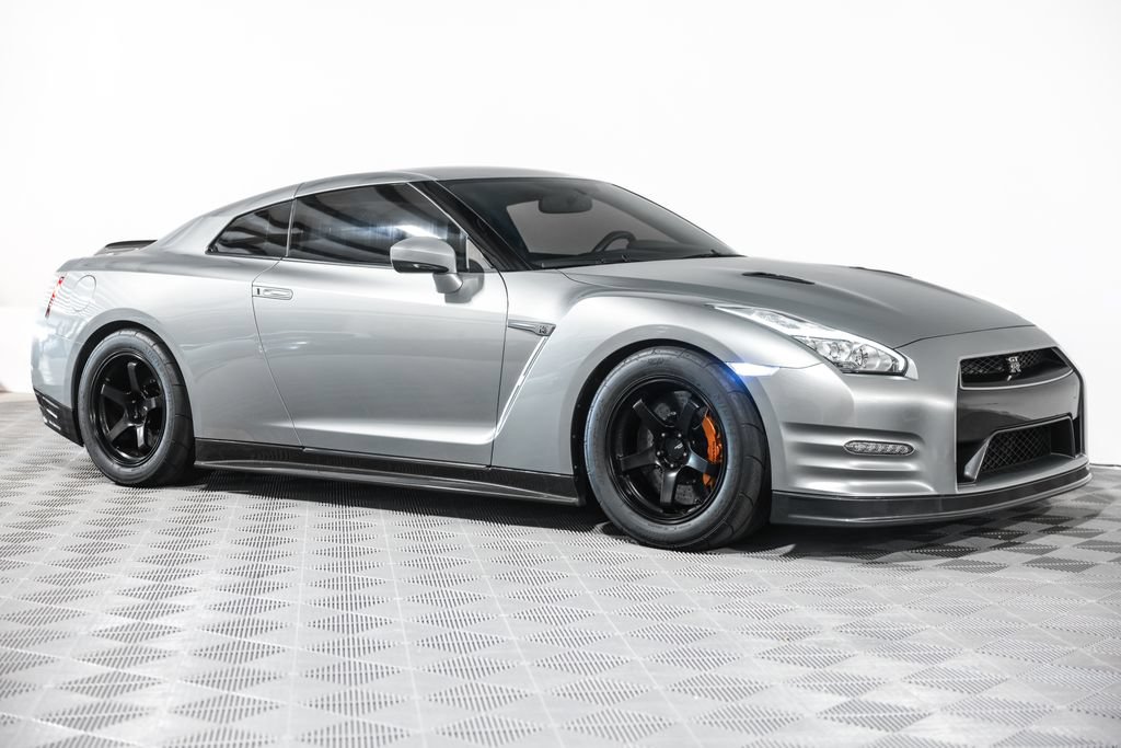 Used 2015 Nissan GT-R Black Edition AWD/4WD image 4