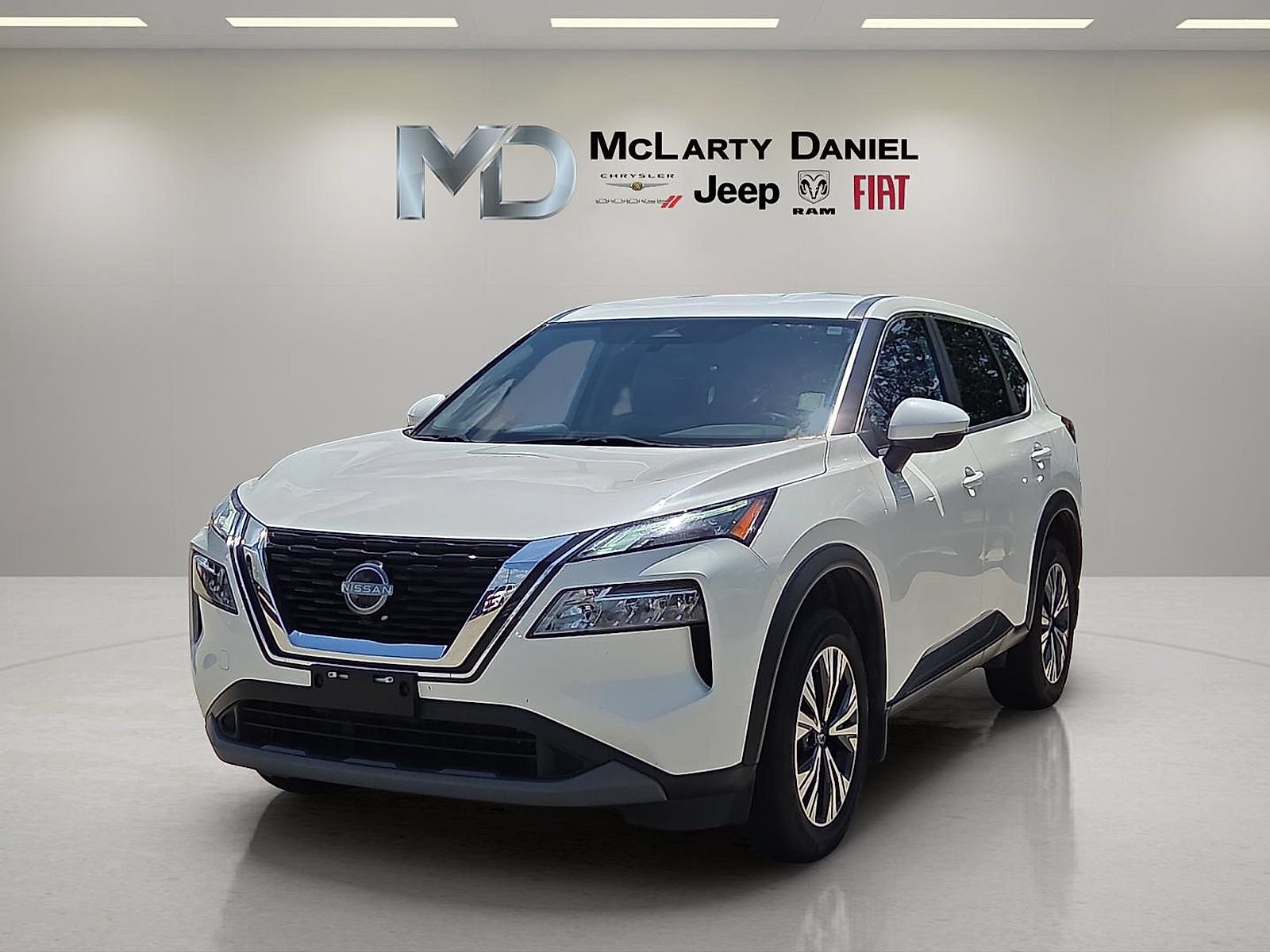 Used 2023 Nissan Rogue SV FWD video 2