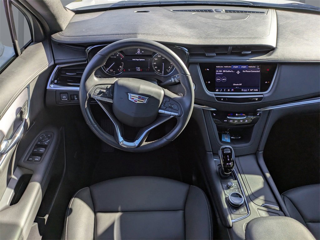 Used 2025 Cadillac XT6 Luxury image 18