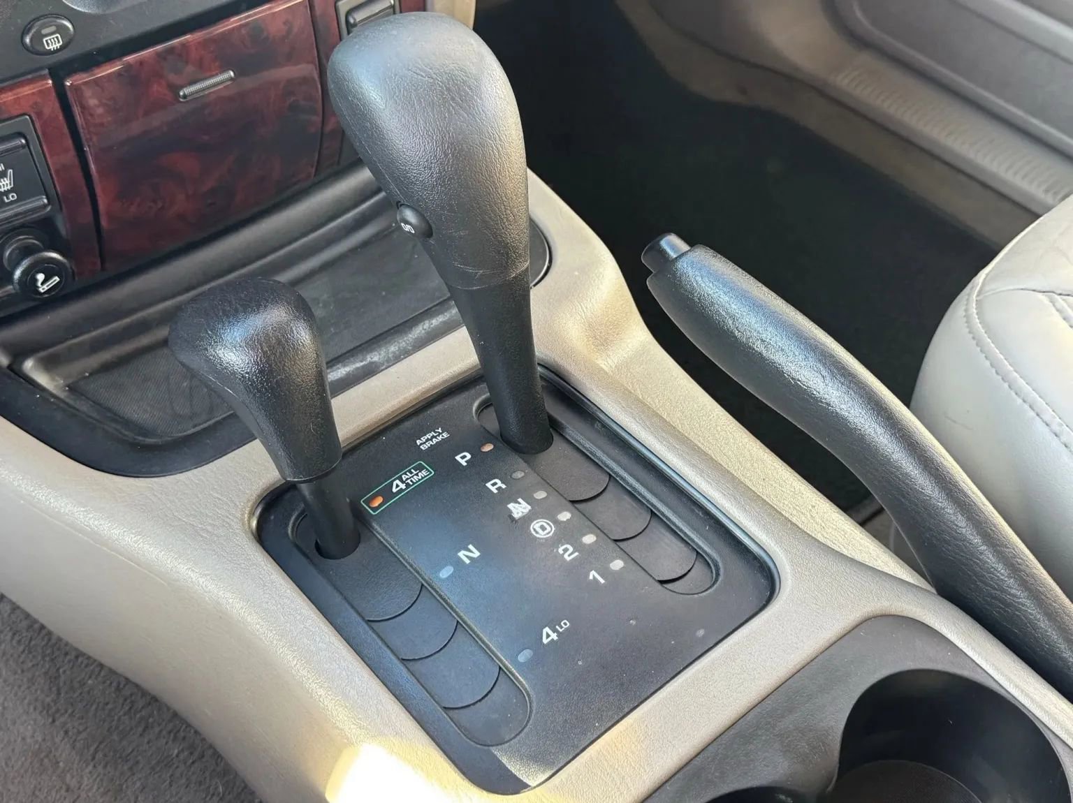 Used 2001 Jeep Grand Cherokee Limited image 25