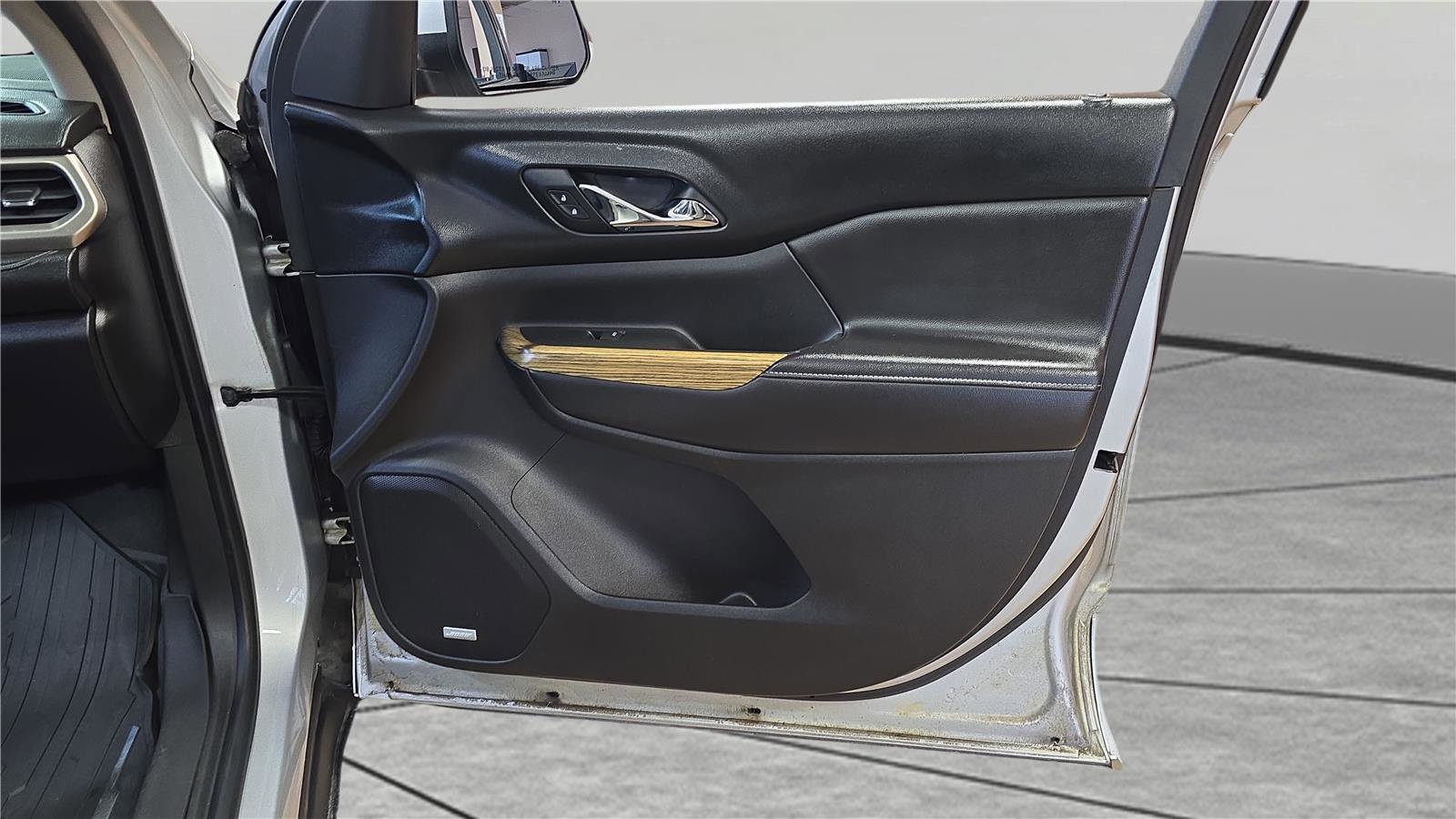 Used 2017 GMC Acadia Denali w/ Technology Package image 29