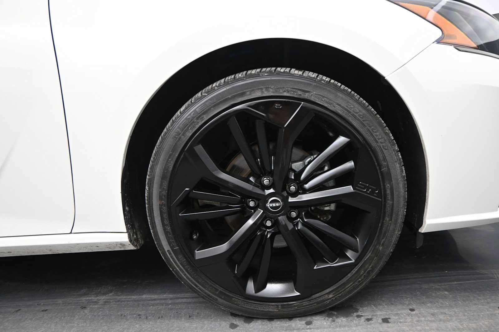 Used 2025 Nissan Altima 2.5 SR FWD image 10