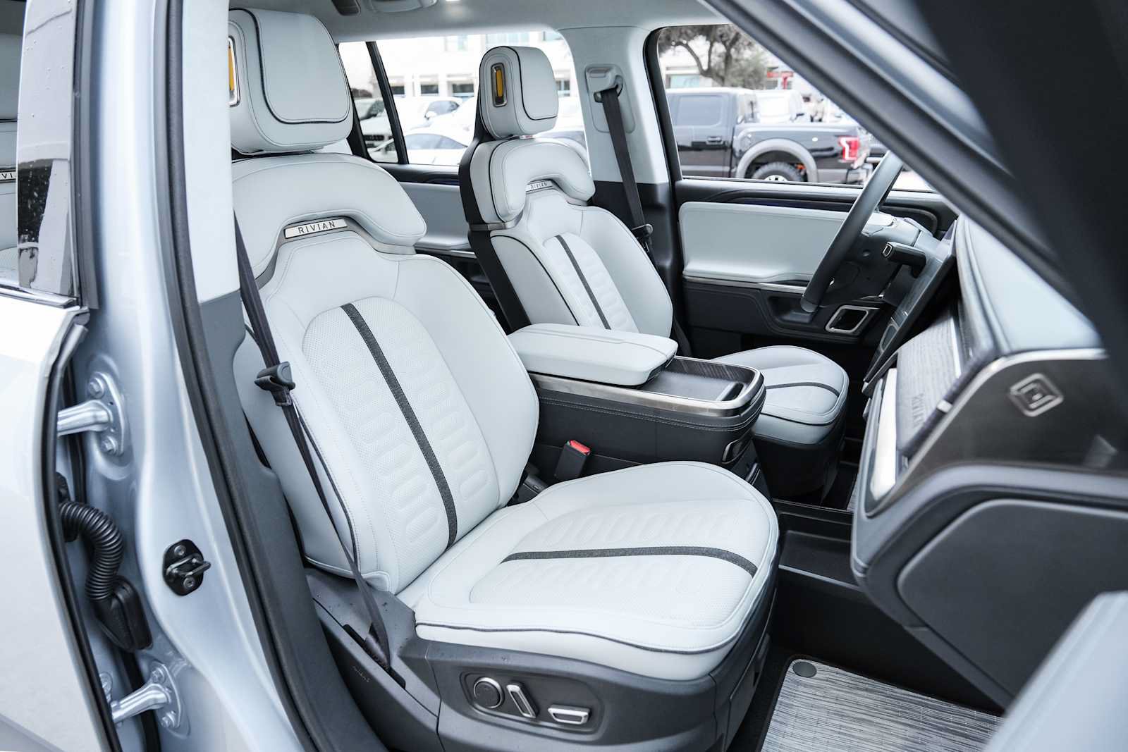 Used 2023 Rivian R1S Adventure Quad AWD/4WD image 30