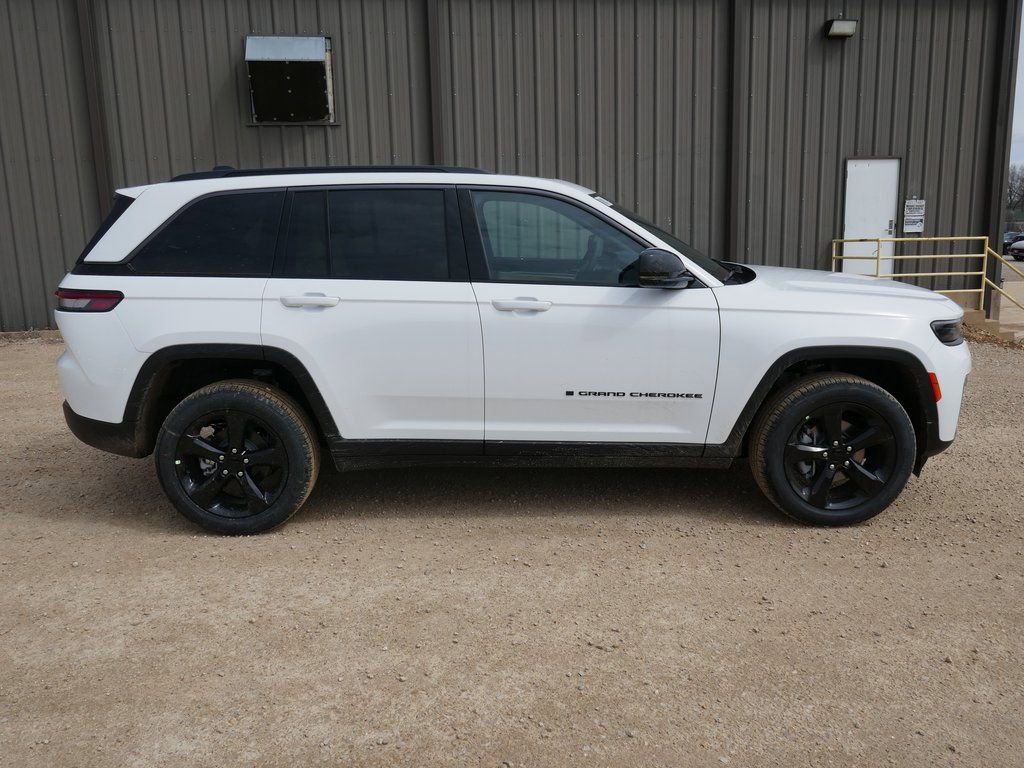New 2026 Jeep Grand Cherokee Limited w/ Limited Altitude Package image 3