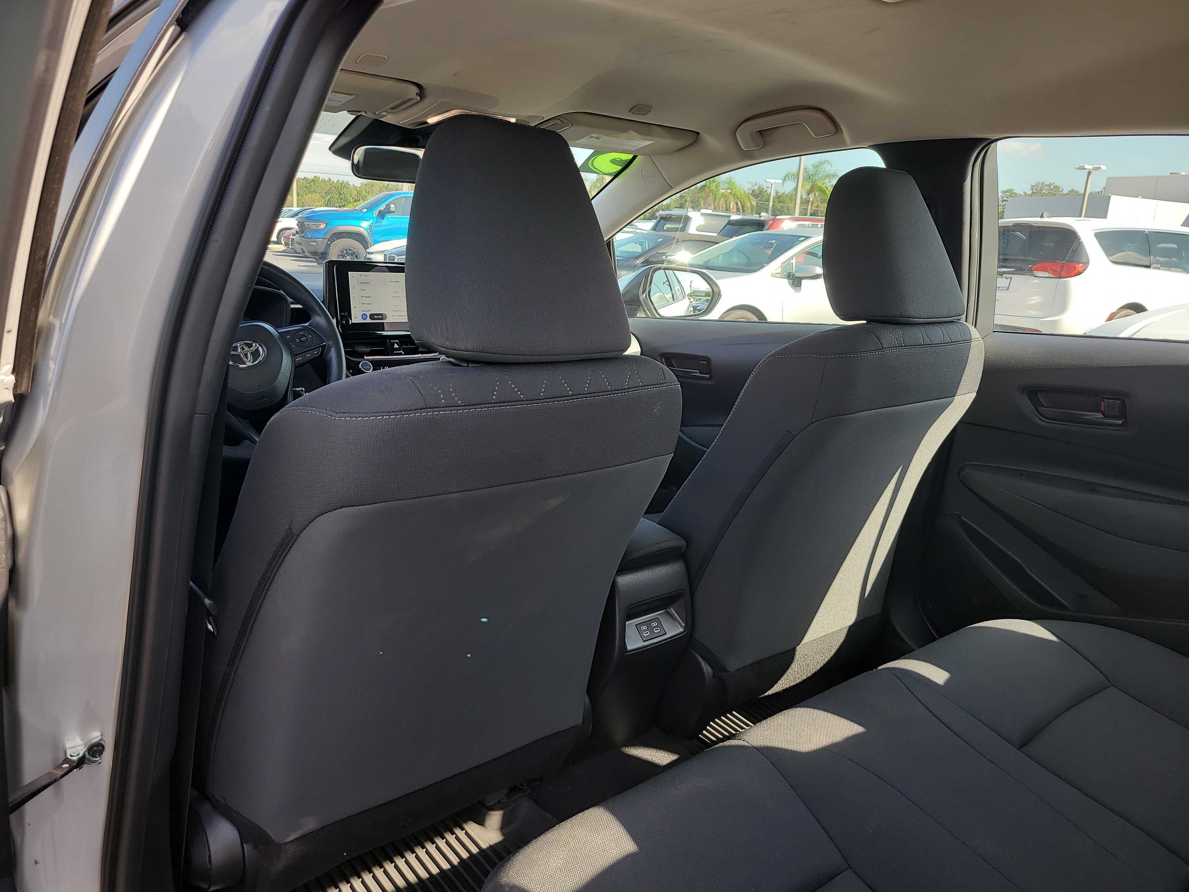 Used 2025 Toyota Corolla LE FWD image 12