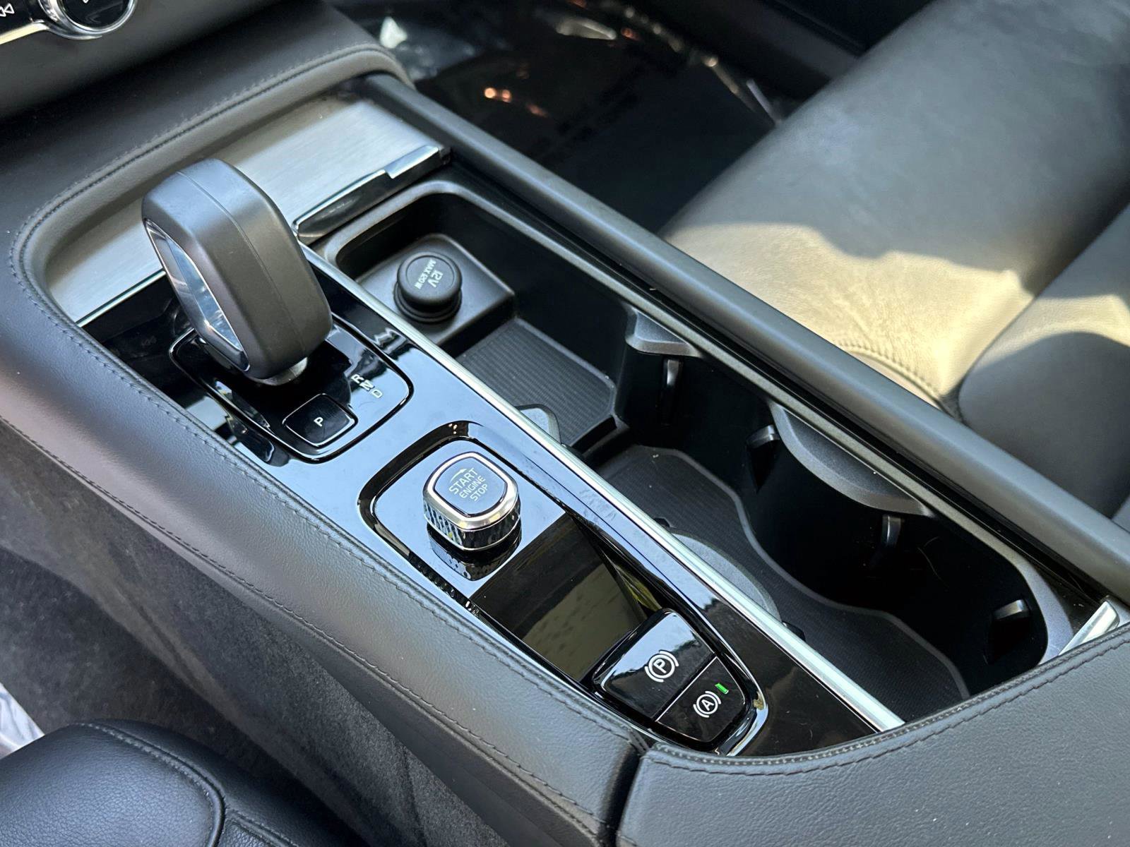 Certified 2024 Volvo XC90 B5 Core image 24