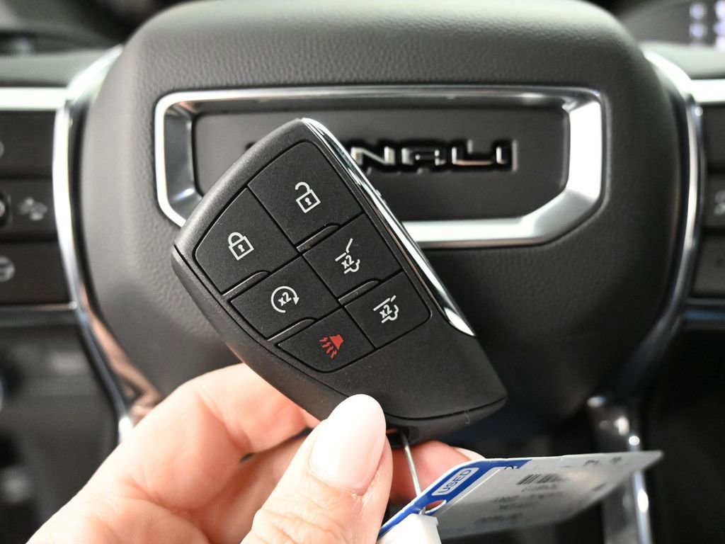 New 2026 GMC Yukon XL Denali w/ Denali Reserve Package image 40