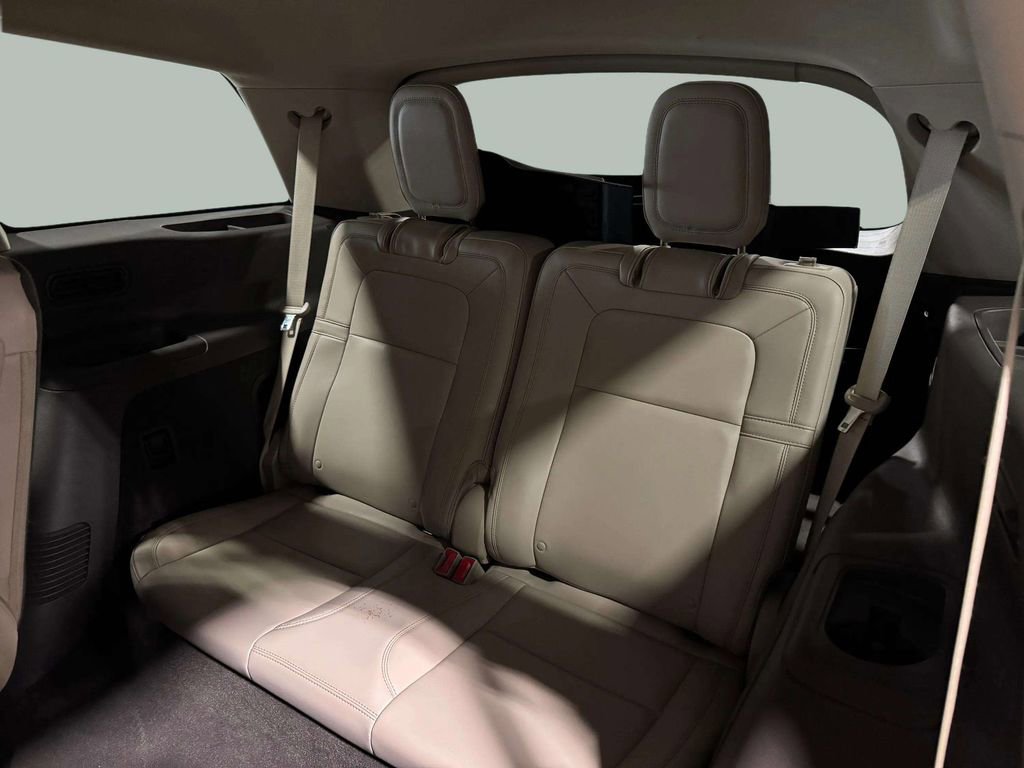 Used 2023 Lincoln Aviator Reserve w/ Equipment Group 201A image 24