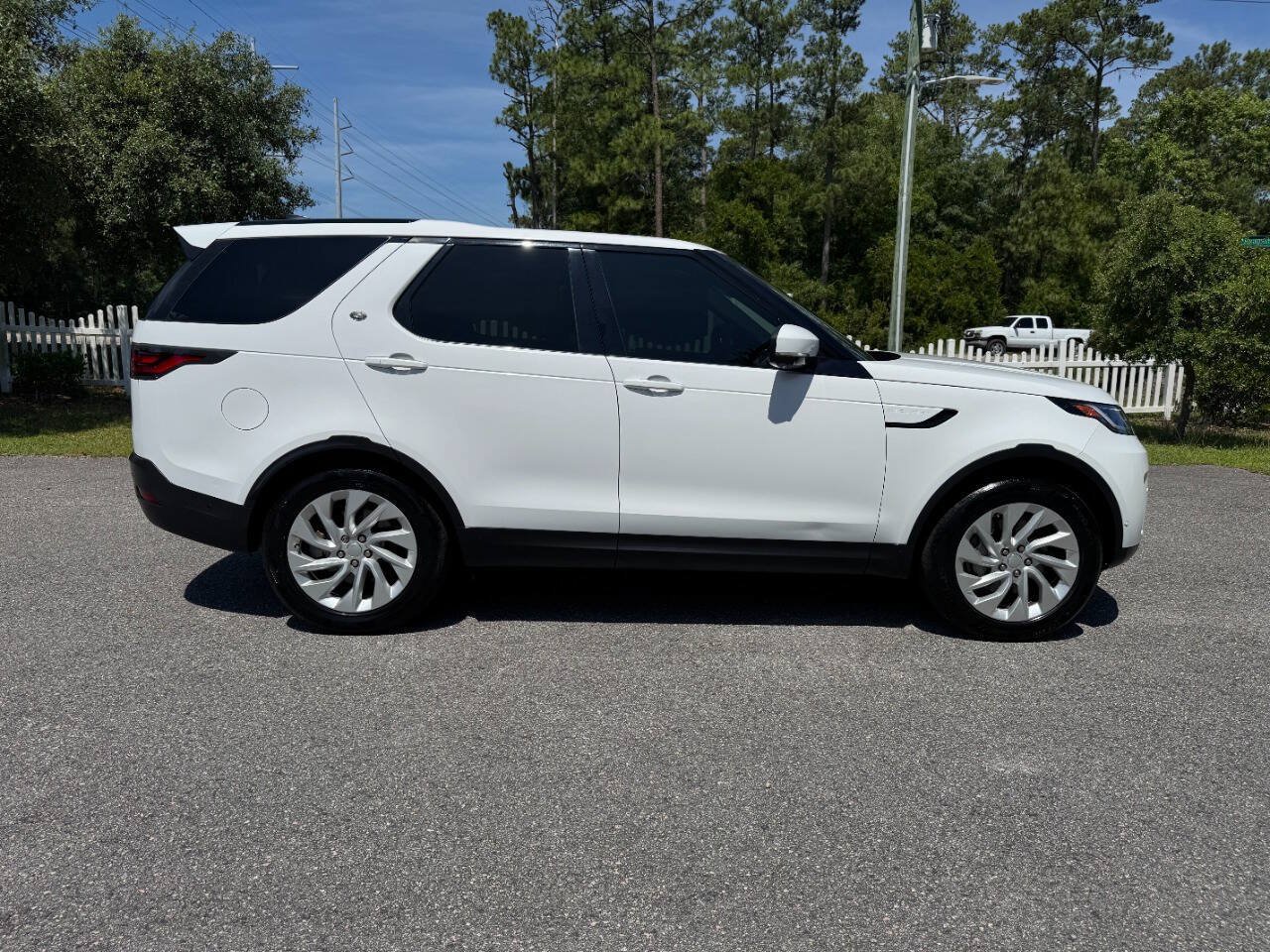 Used 2022 Land Rover Discovery S AWD/4WD image 7