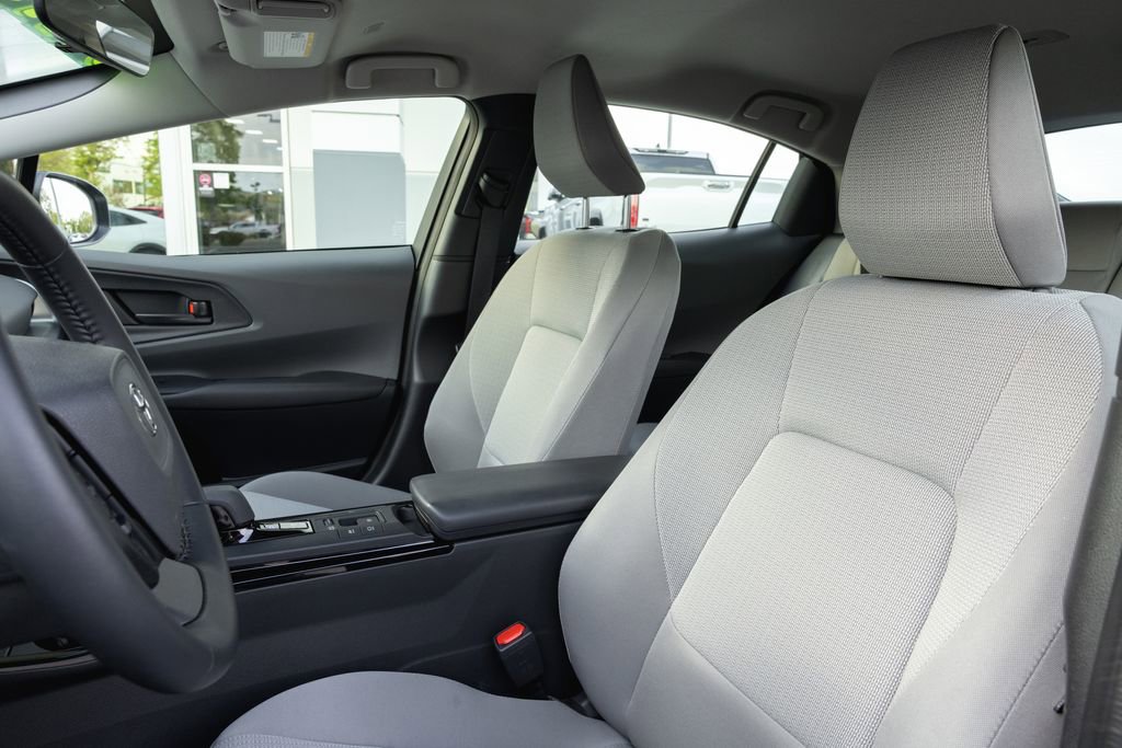Used 2025 Toyota Prius LE image 11