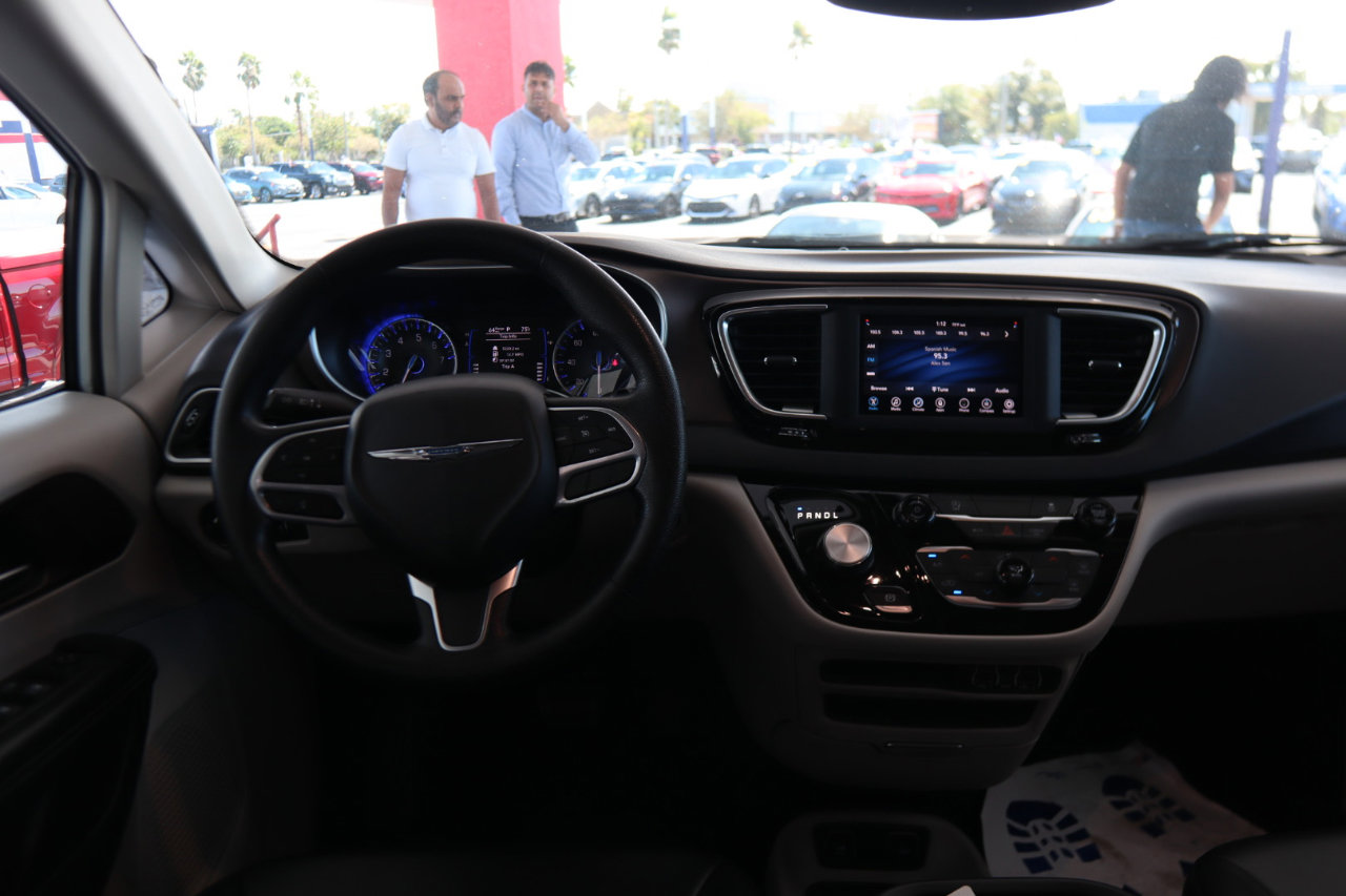 Used 2021 Chrysler Voyager Lxi image 25