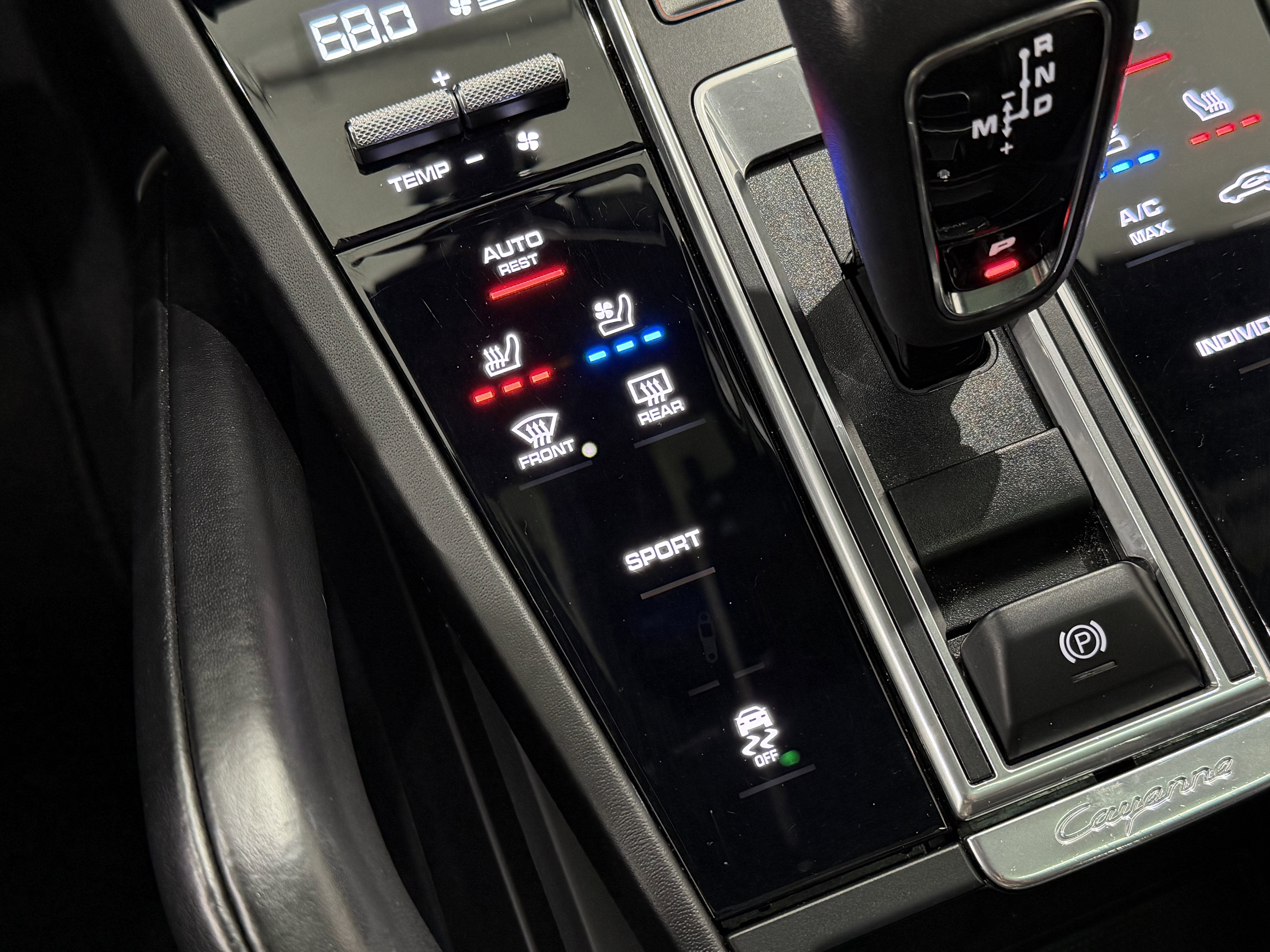 Certified 2022 Porsche Cayenne Platinum Edition image 40