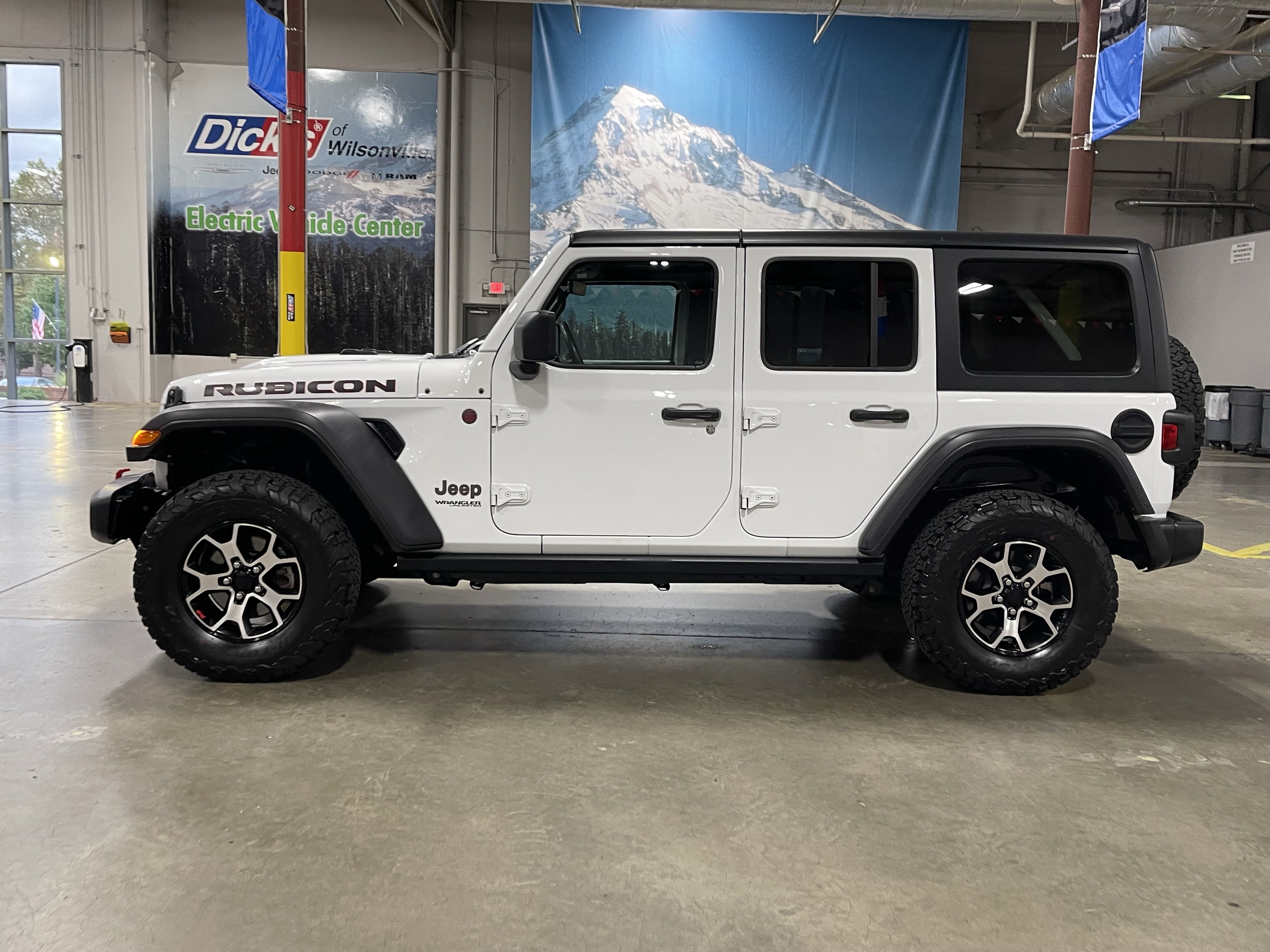 Used 2021 Jeep Wrangler Unlimited Rubicon AWD/4WD image 2