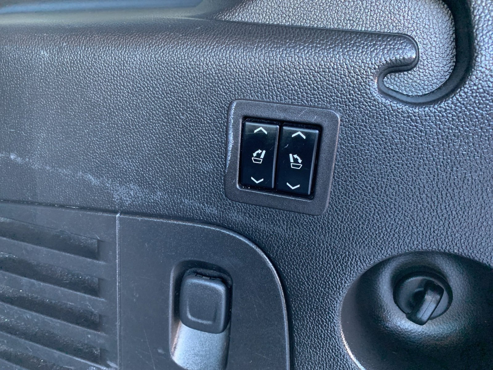 Used 2017 Cadillac Escalade ESV 4WD image 16