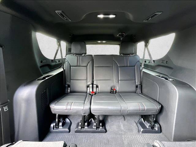 Used 2024 Chevrolet Suburban RST w/ Luxury Package RWD image 30
