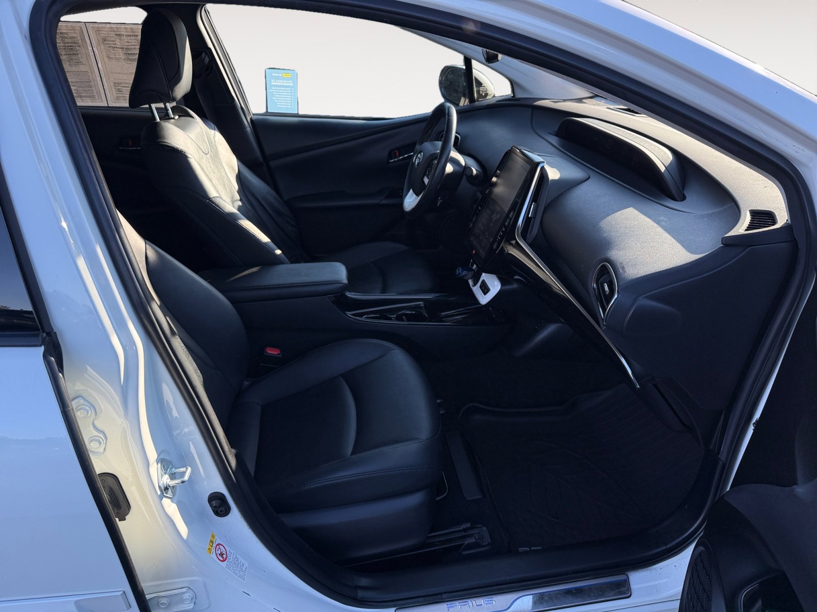 Used 2017 Toyota Prius Prime Advanced image 19