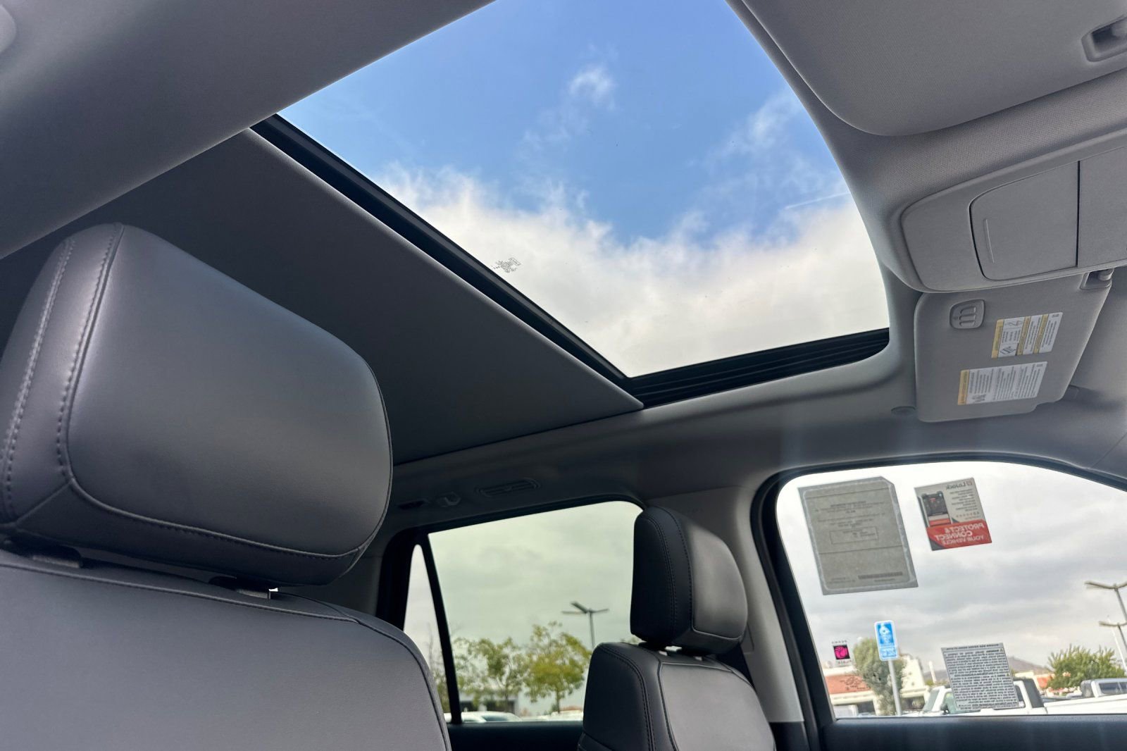 New 2025 Ford Expedition Active image 18