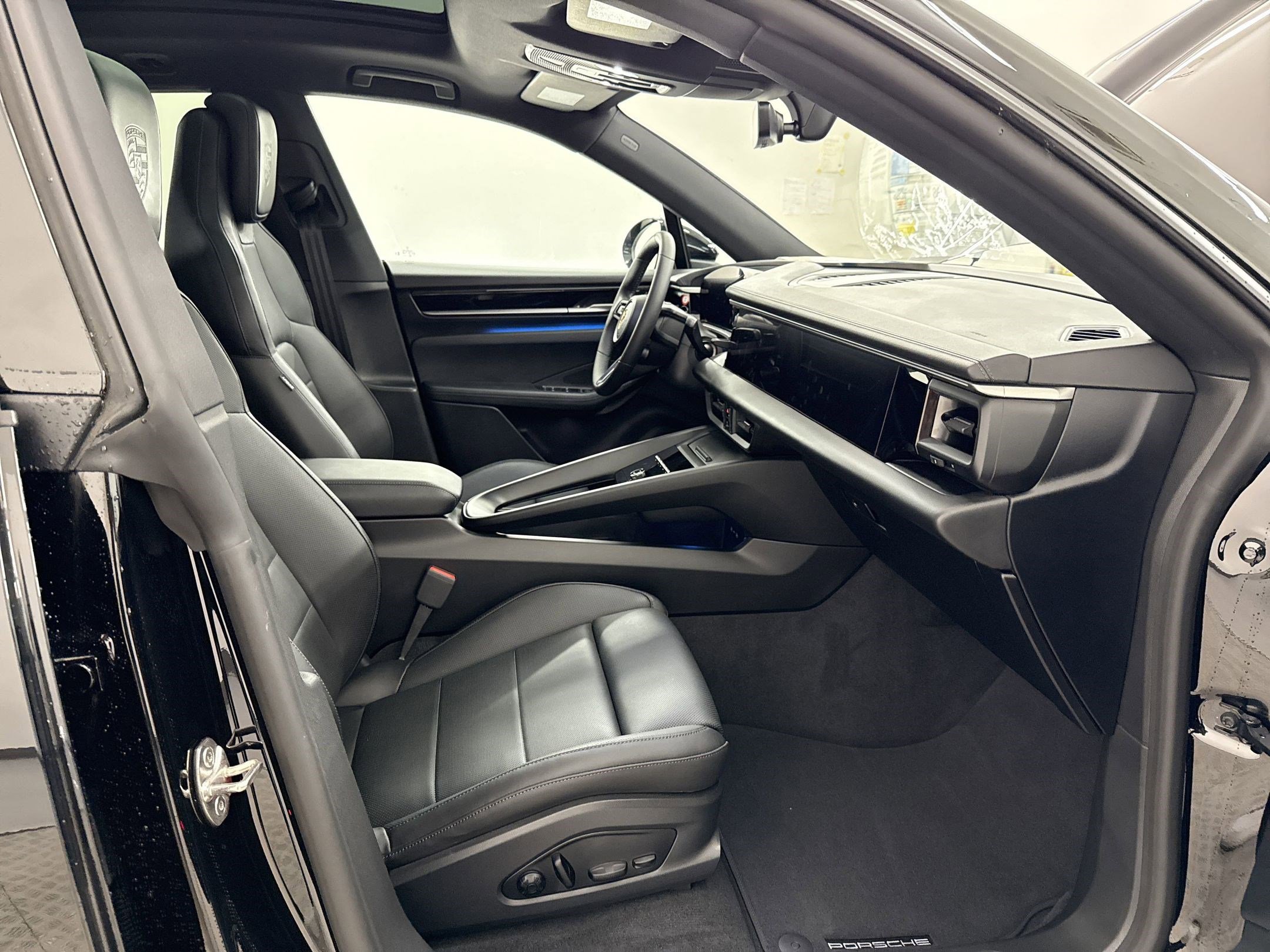 Used 2024 Porsche Macan 4 Electric image 37