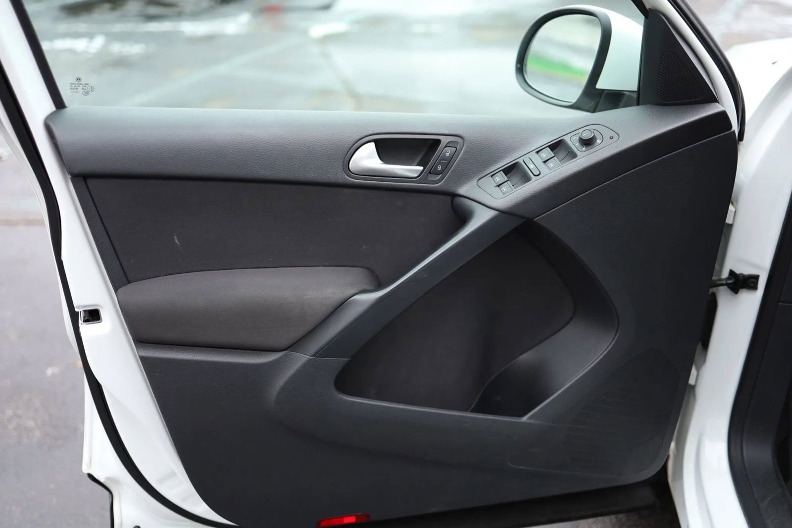 Used 2017 Volkswagen Tiguan S image 15