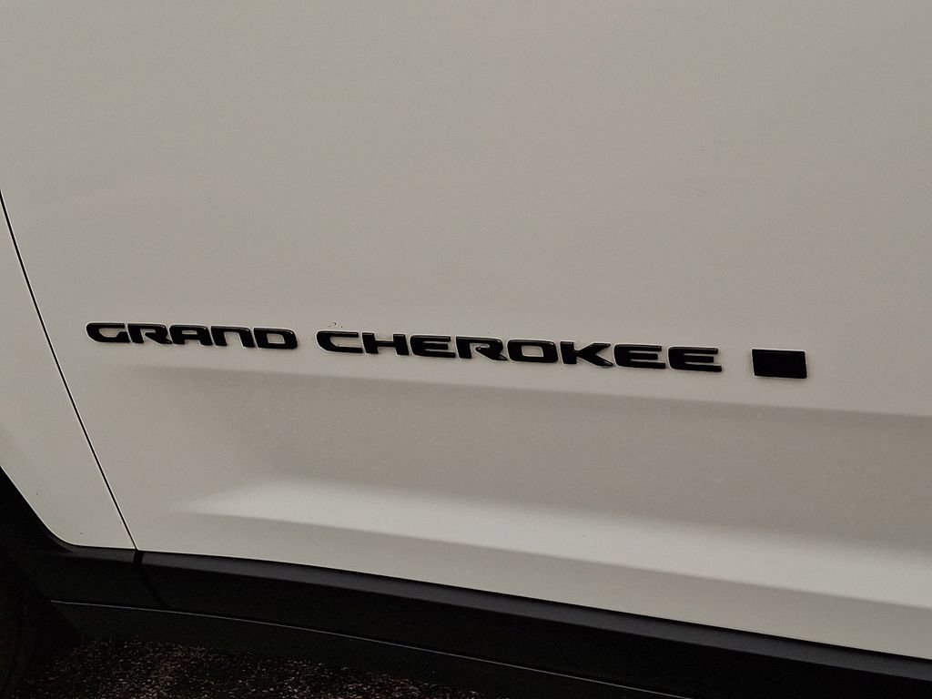 Used 2023 Jeep Grand Cherokee L Laredo AWD/4WD image 32