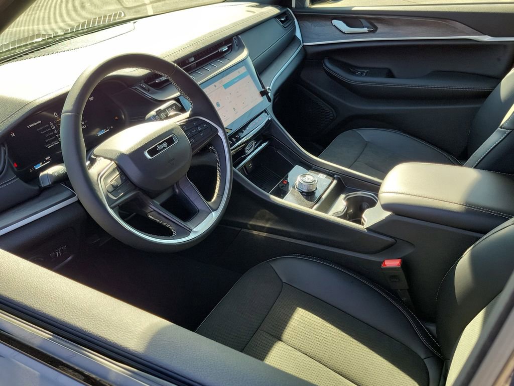 New 2026 Jeep Grand Cherokee Altitude RWD image 3