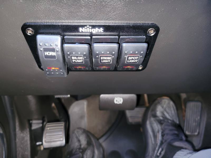 Used 2005 HUMMER H2 SUT w/ Preferred Equipment Group AWD/4WD image 39