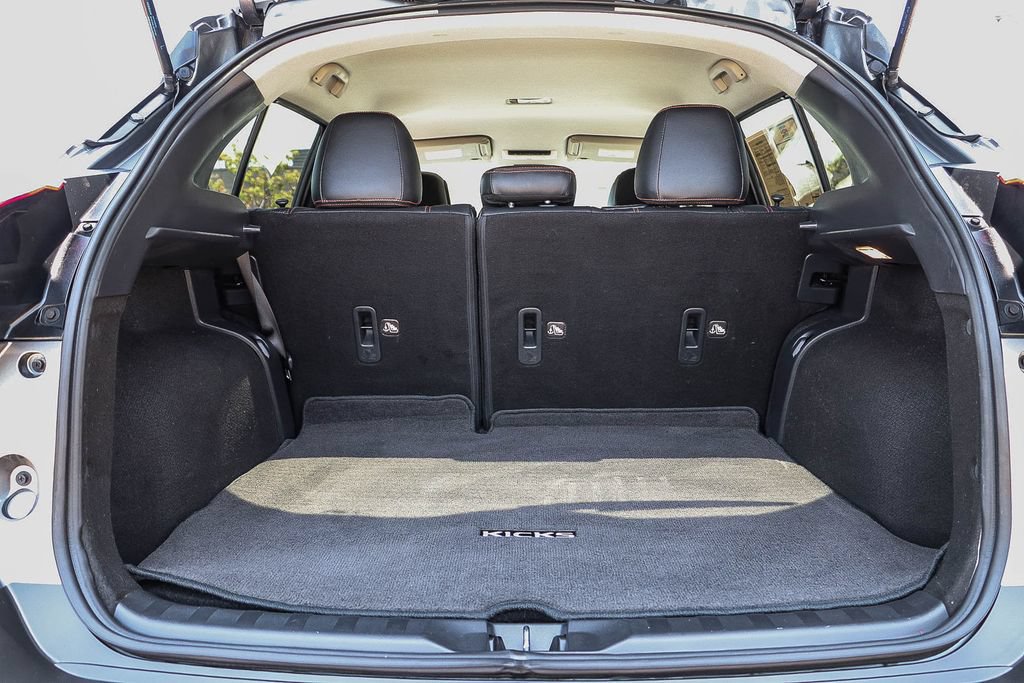 Used 2020 Nissan Kicks SR w/ SR Premium Package FWD image 30
