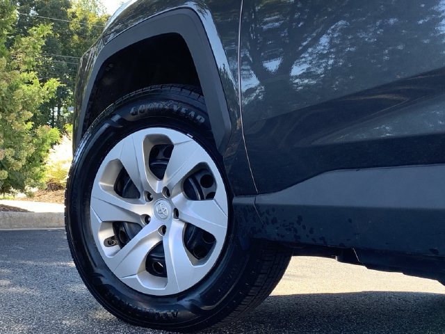 Used 2022 Toyota RAV4 LE AWD/4WD image 41
