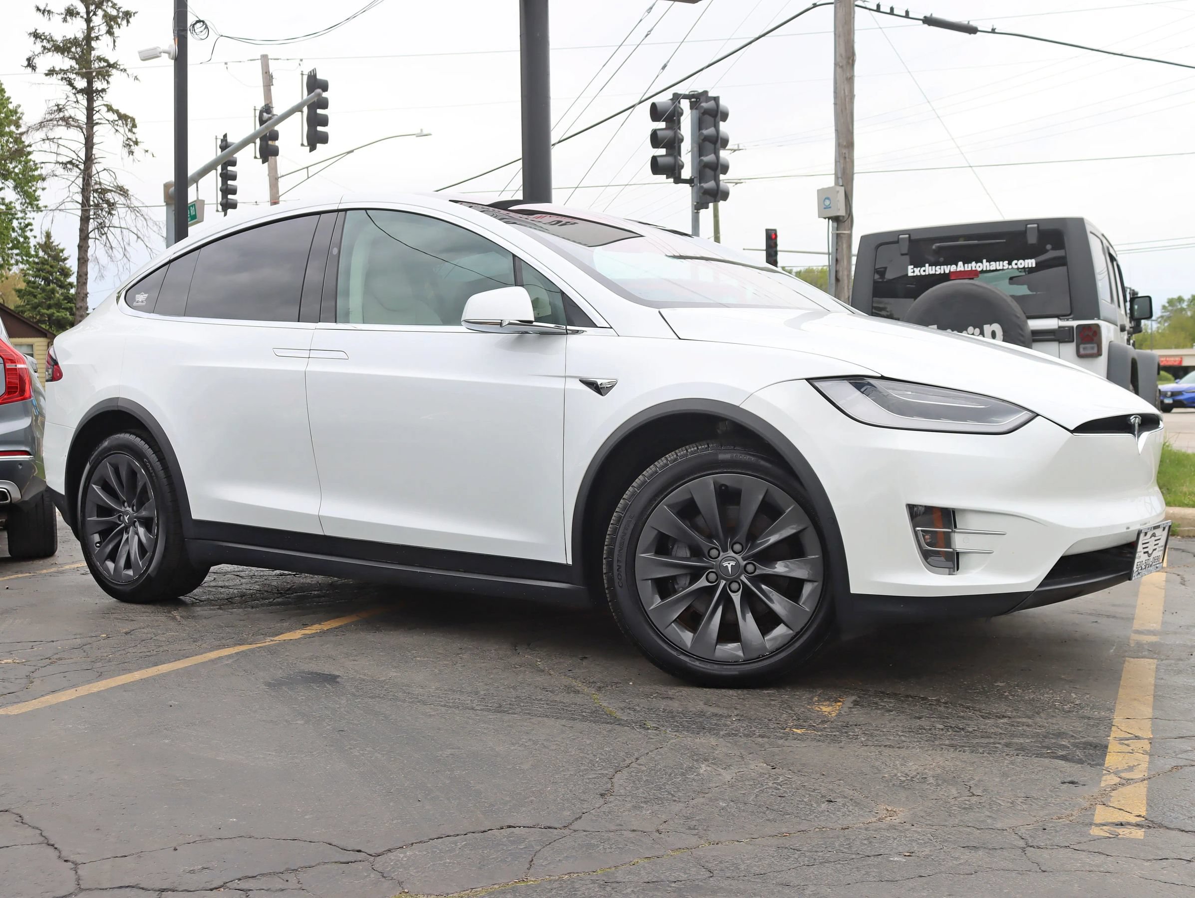 Used 2018 Tesla Model X 100D AWD/4WD image 2