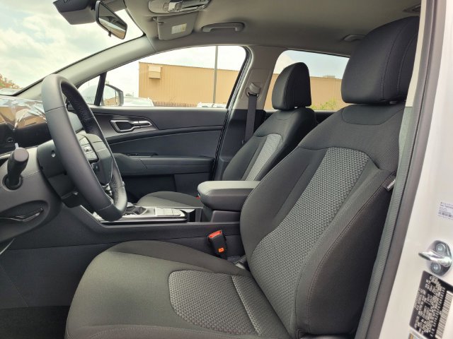 New 2026 Kia Sportage LX FWD image 9