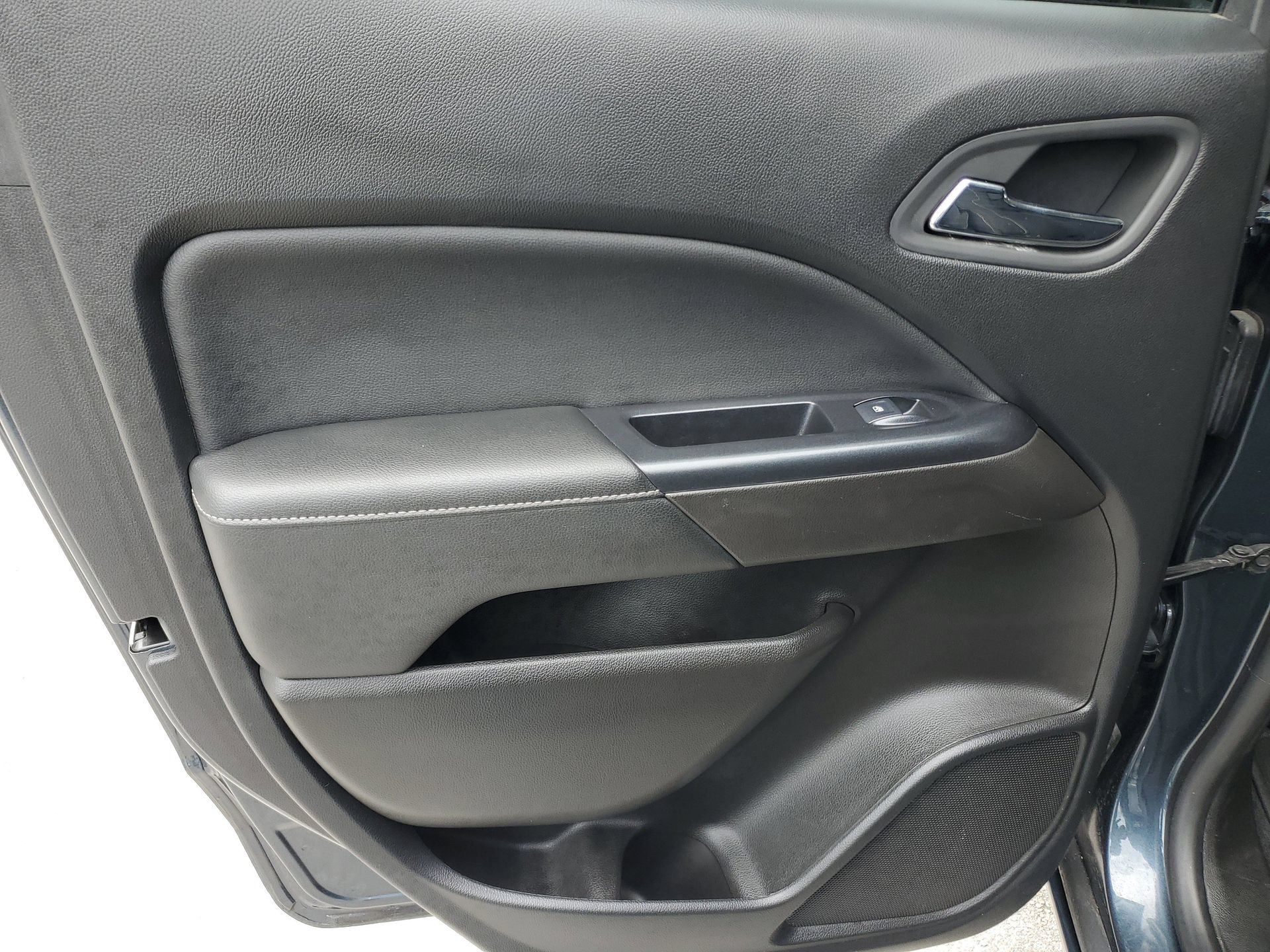 Used 2019 GMC Canyon SLE w/ Elevation Edition RWD image 9
