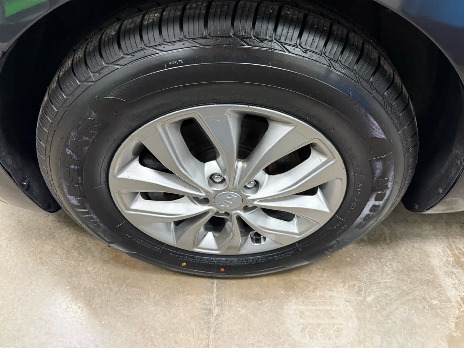 Used 2021 Kia Sedona LX FWD image 33