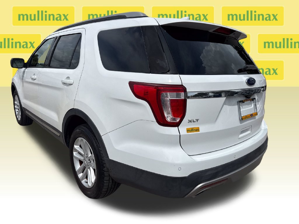 Used 2017 Ford Explorer XLT w/ Equipment Group 202A FWD image 8