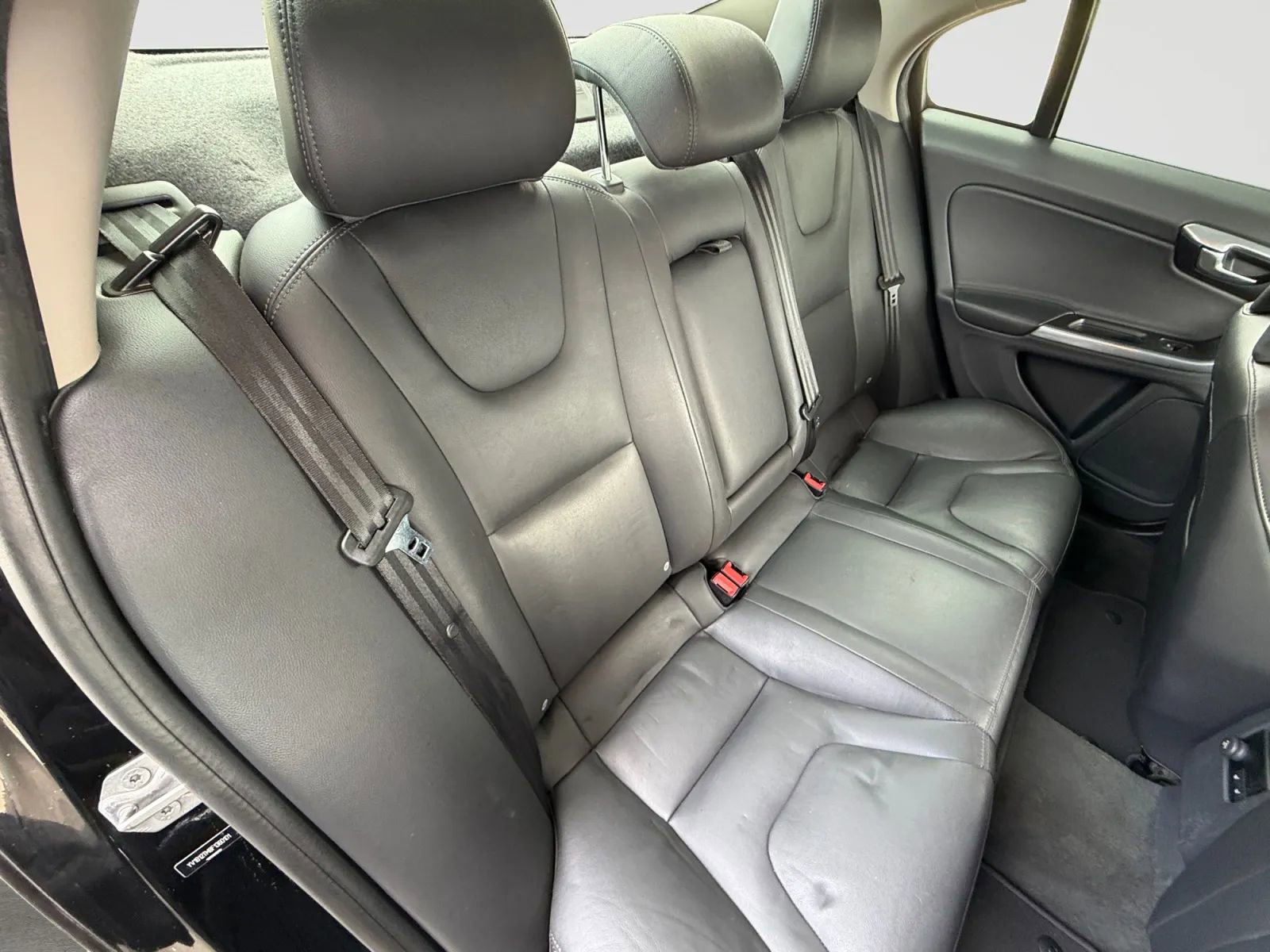 Used 2015 Volvo S60 T5 Platinum image 16